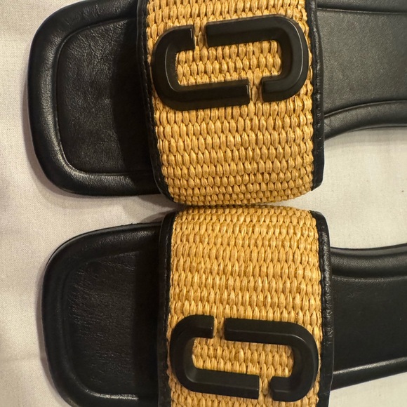 Marc Jacobs Black and Tan Woven Slides - Picture 2 of 6